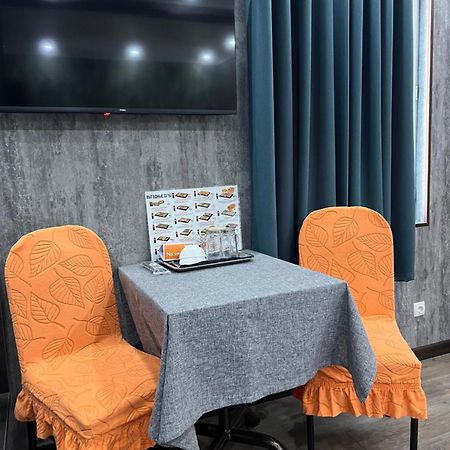 Salut Hotel Bisjkek Eksteriør billede