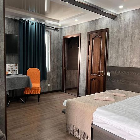 Salut Hotel Bisjkek Eksteriør billede