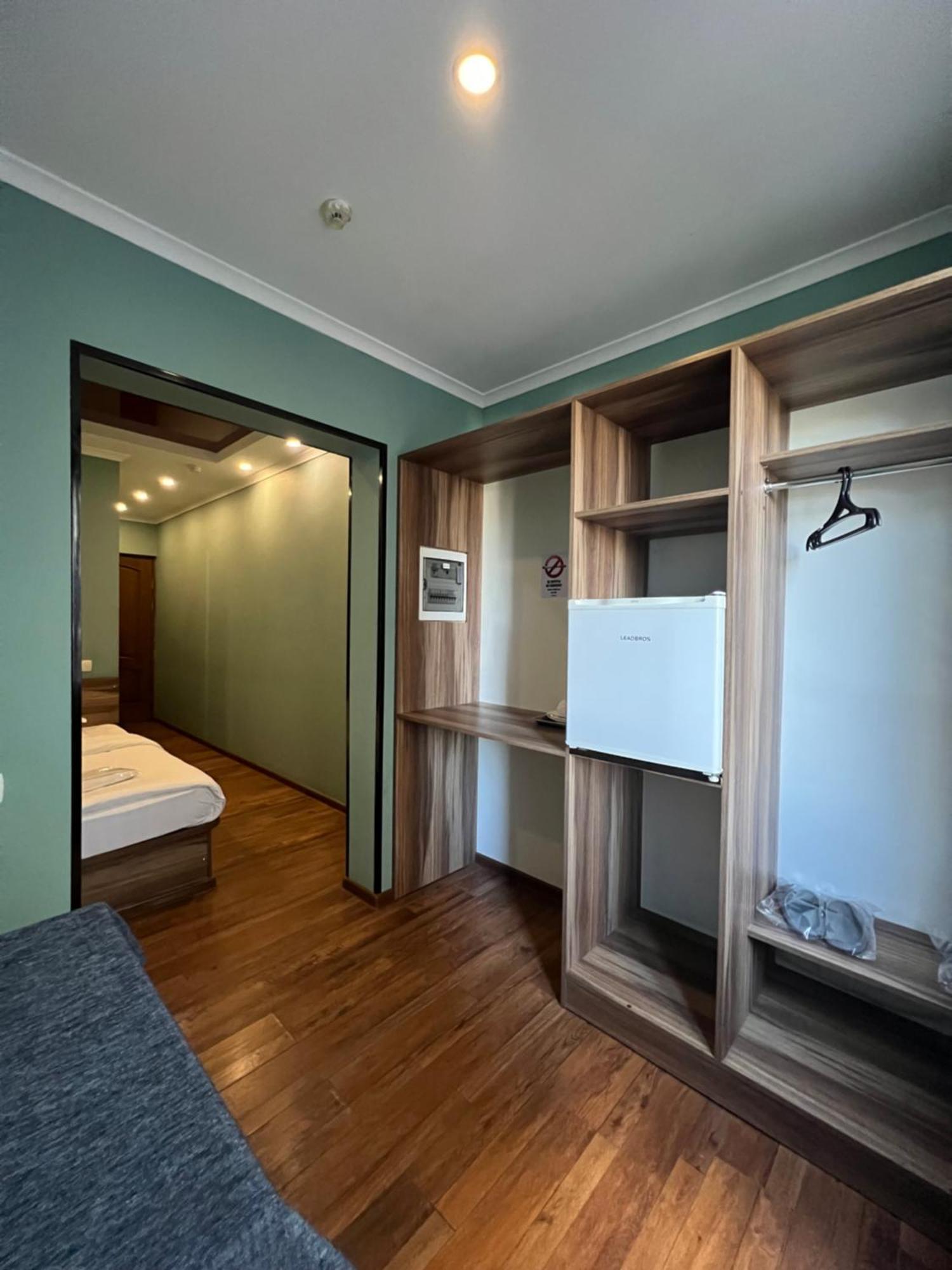 Salut Hotel Bisjkek Eksteriør billede