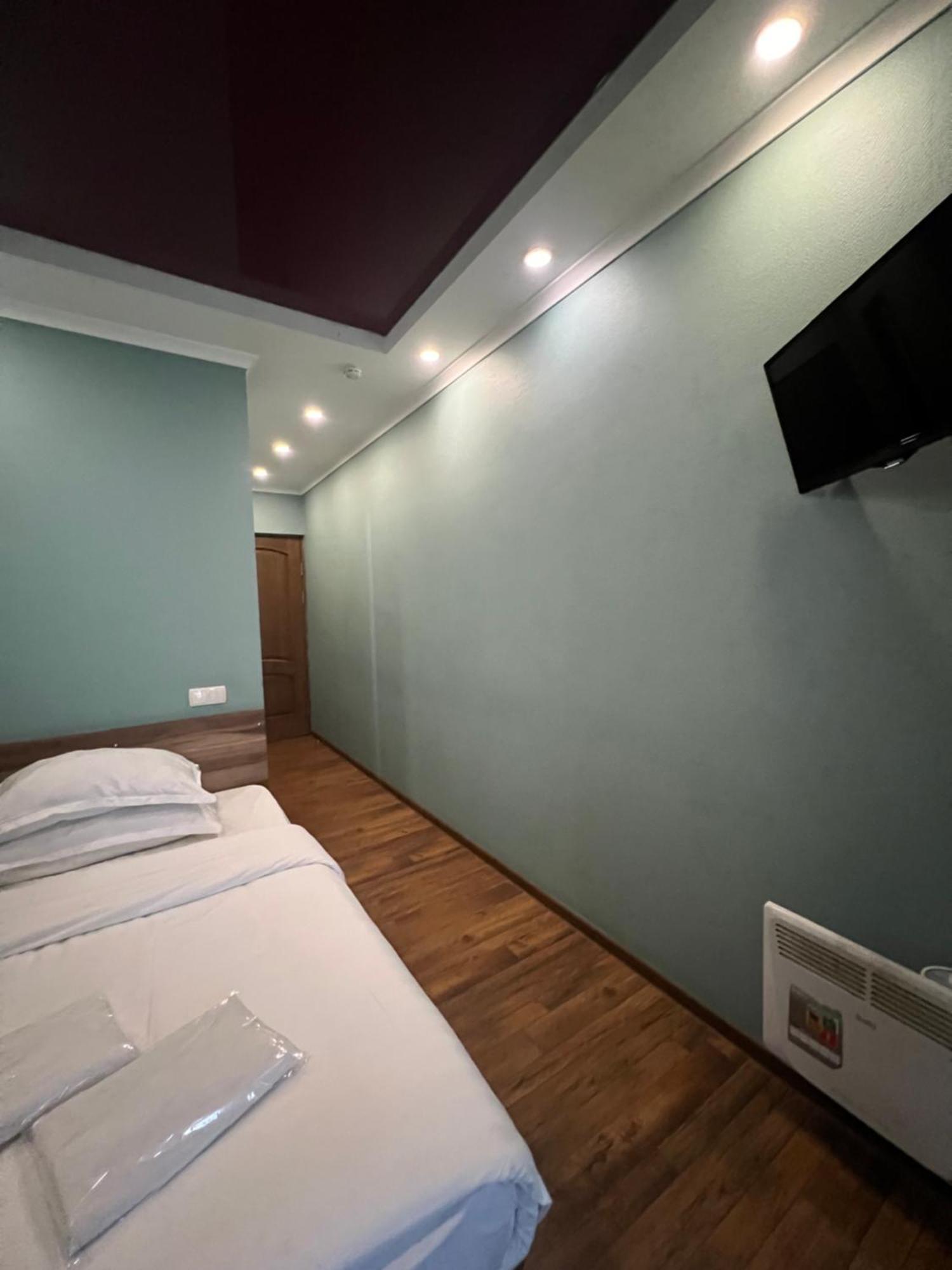 Salut Hotel Bisjkek Eksteriør billede