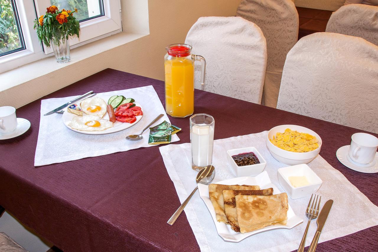 Salut Hotel Bisjkek Eksteriør billede