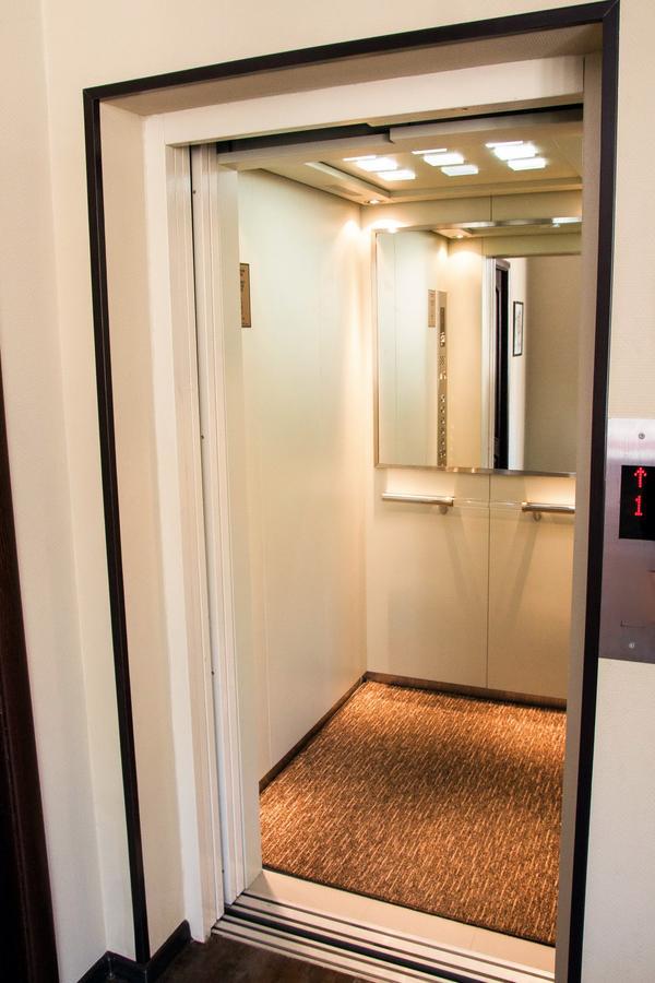 Salut Hotel Bisjkek Eksteriør billede