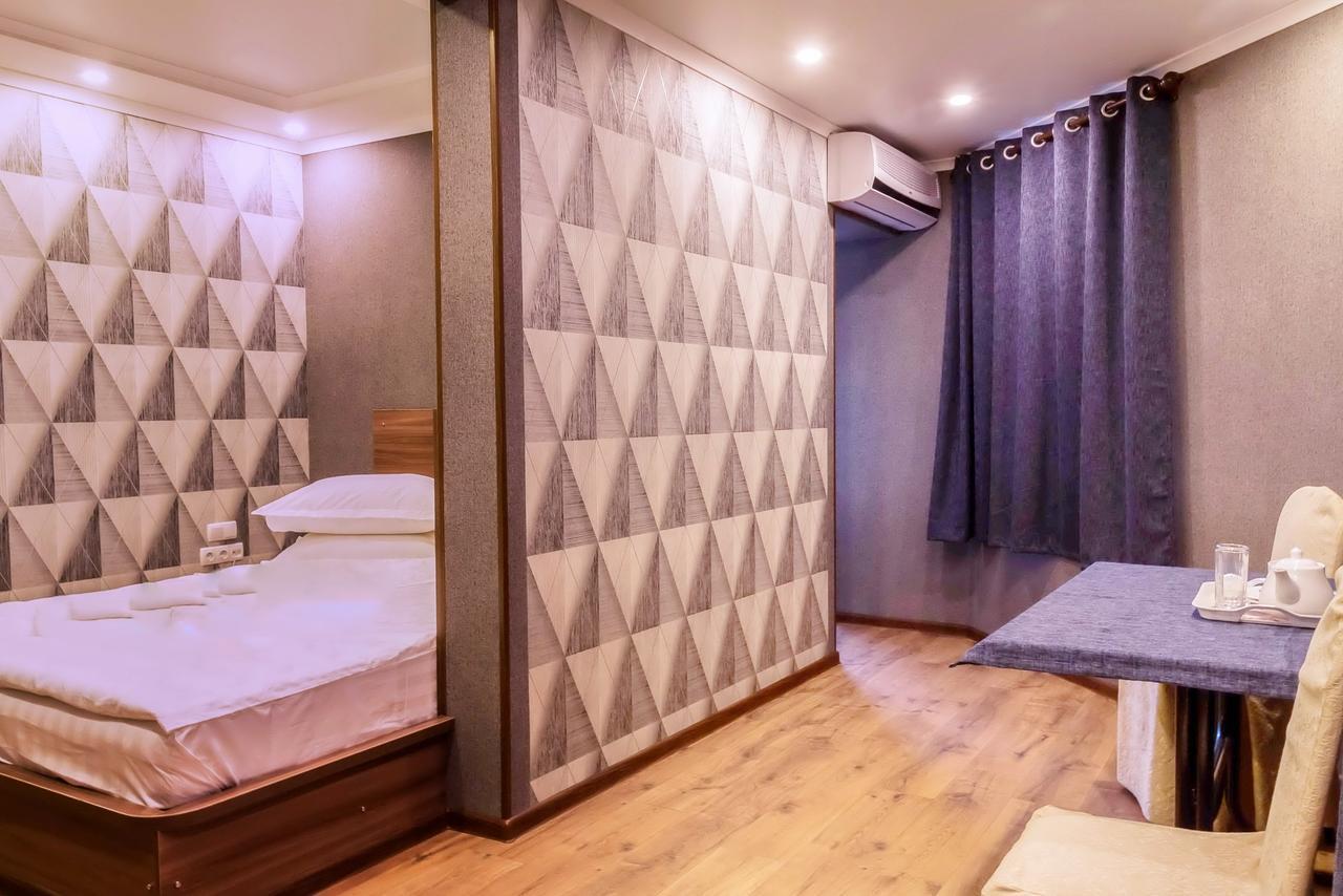 Salut Hotel Bisjkek Eksteriør billede