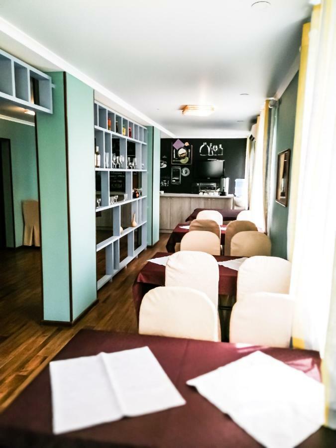 Salut Hotel Bisjkek Eksteriør billede