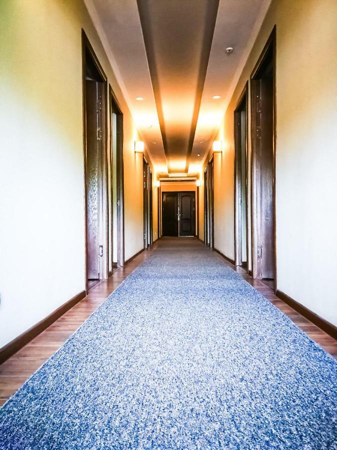 Salut Hotel Bisjkek Eksteriør billede