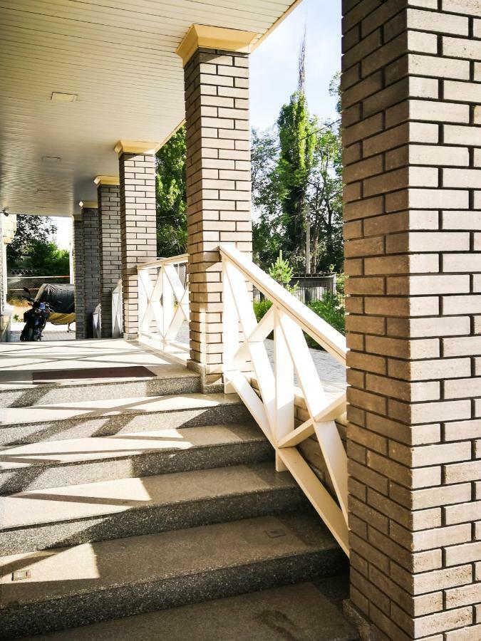 Salut Hotel Bisjkek Eksteriør billede